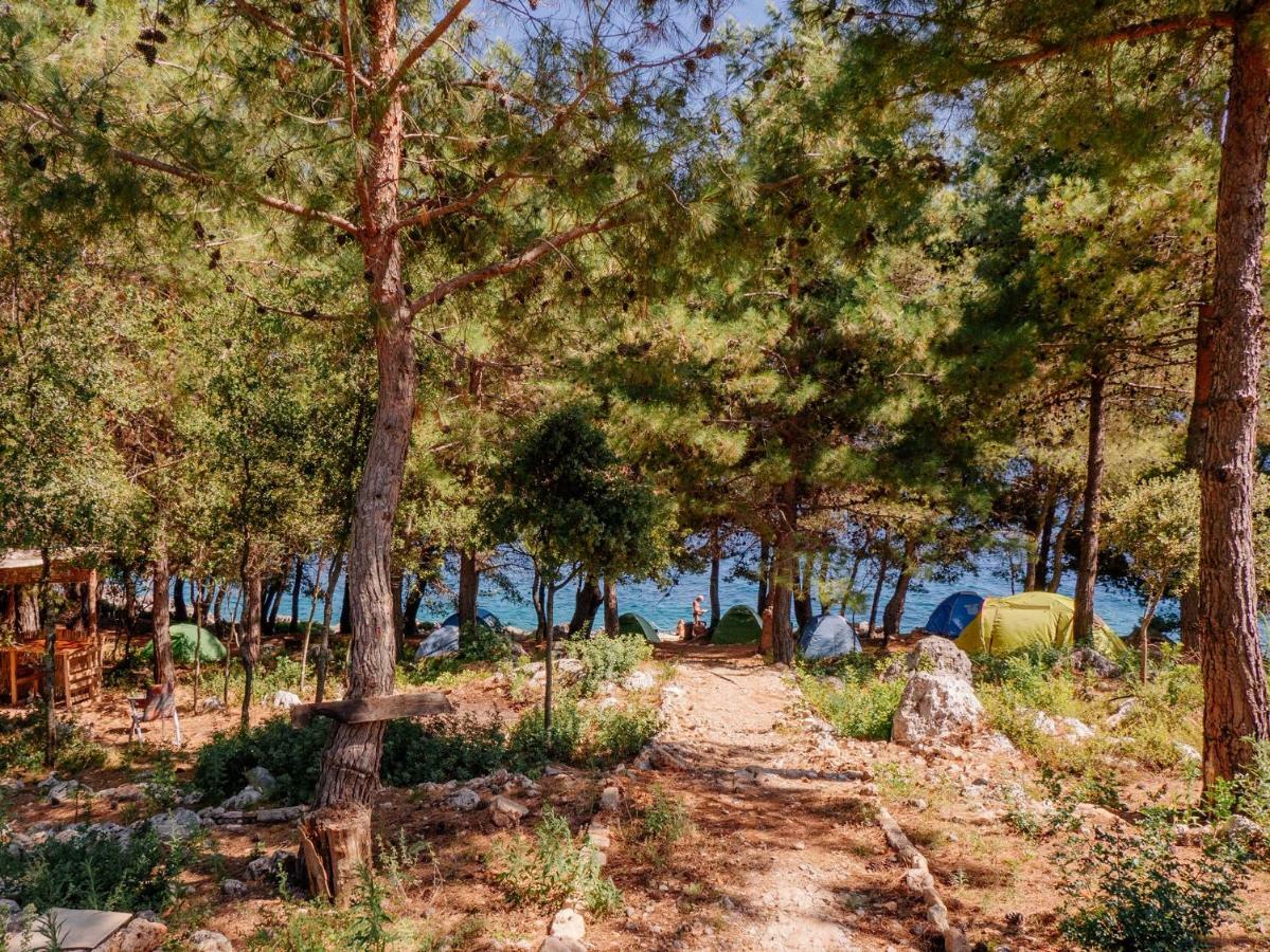 The Sea Cave Camping Himarë Exterior foto